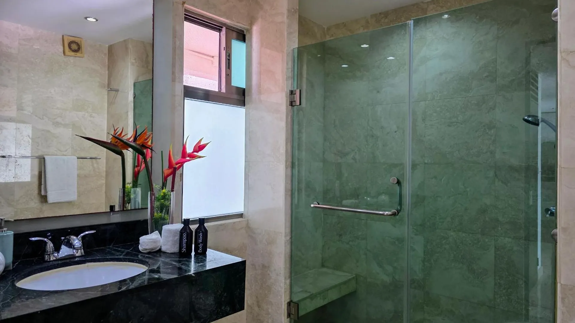 Modern Penthouse, Beautiful Ocean View, Cancún
